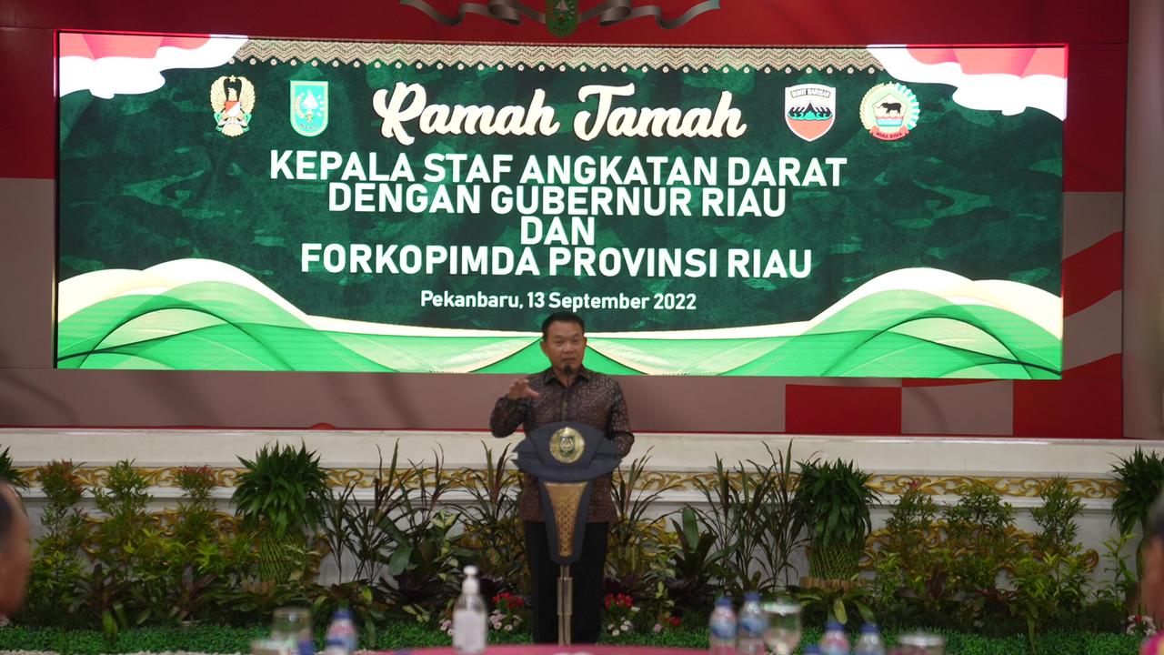 Berbalas Pantun, Harmonisasi Silaturahmi Kasad dengan Gubernur Riau