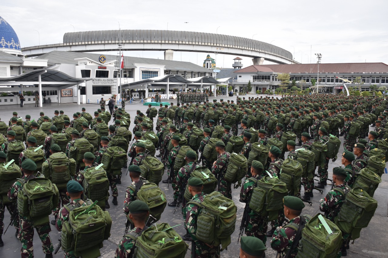 KRI Tanjung Kambani-971 Antar Pasukan Satgas Wilayah Papua Kembali ke Home Base