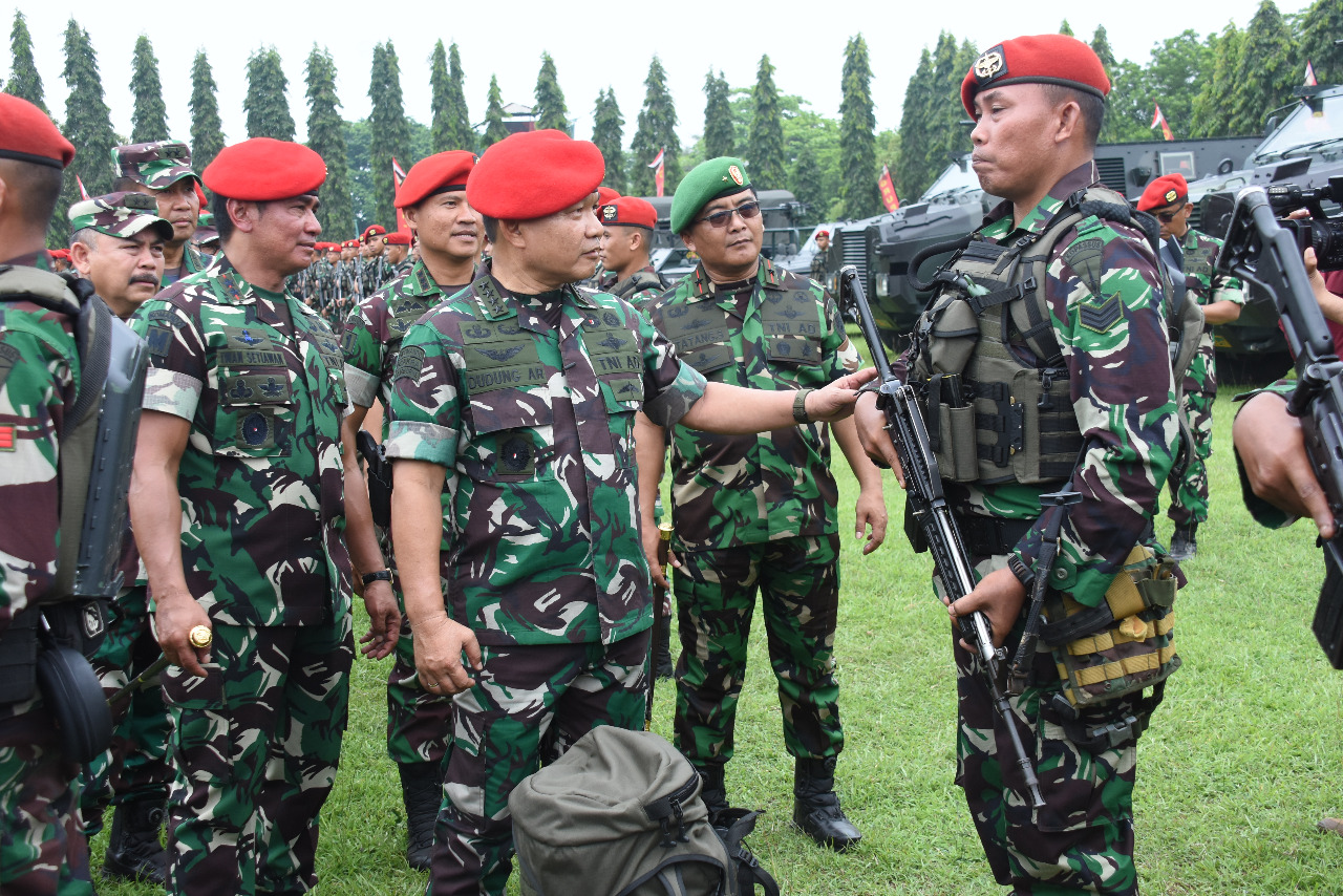 Danjen Kopassus Dampingi Kasad Tinjau Kesiapan Tim AARM 30/2022