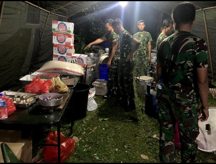 Kopassus Gelar dapur lapangan 24 jam di Cianjur