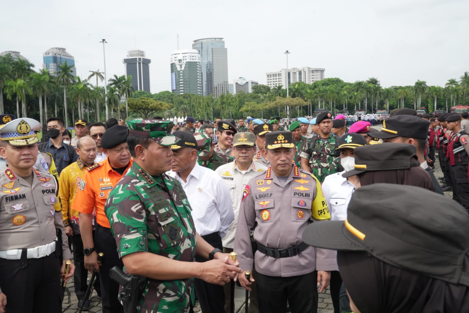 Panglima TNI : Pengamanan Nataru Prajurit TNI-Polri Harus Tetap Humanis