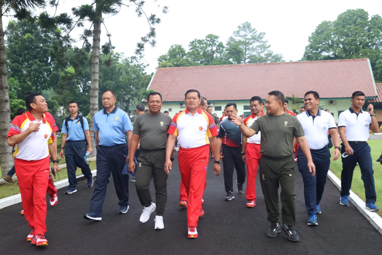 Dampingi Panglima TNI, Kasad Jelaskan Isi Koleksi Museum Taruna Abdul Djalil Akmil Magelang