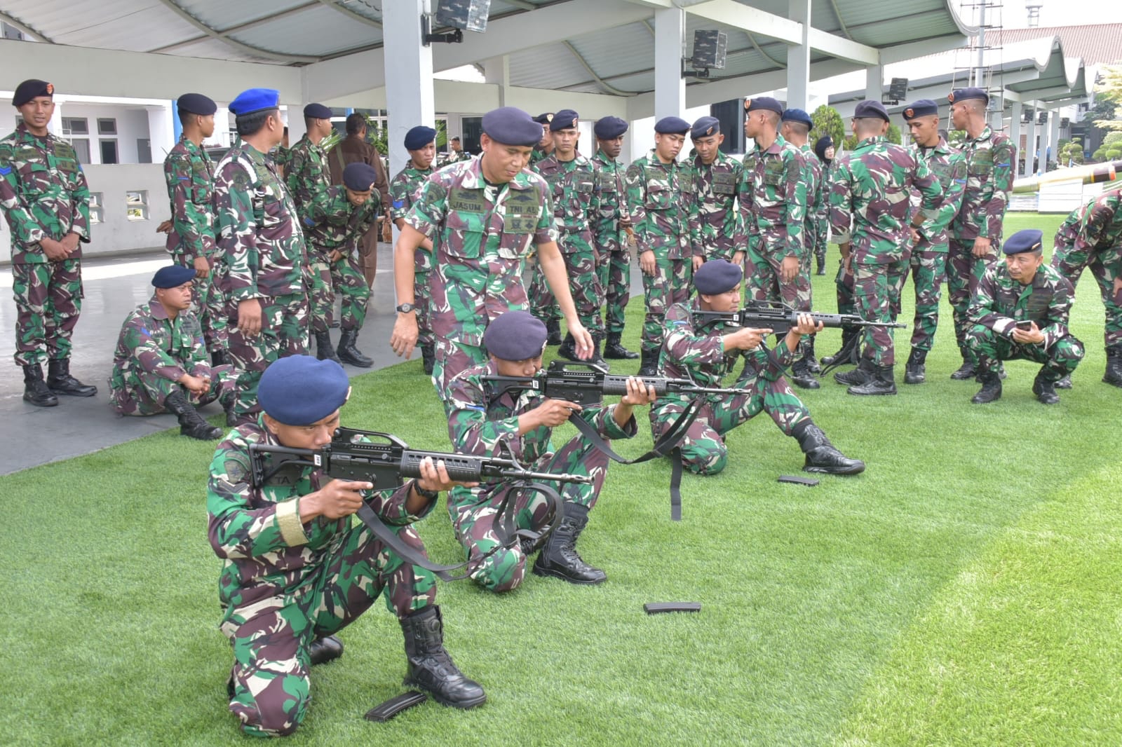 Latihan ‘drill kering’ Menembak Dasar Perseorangan dan Teknis Sejata