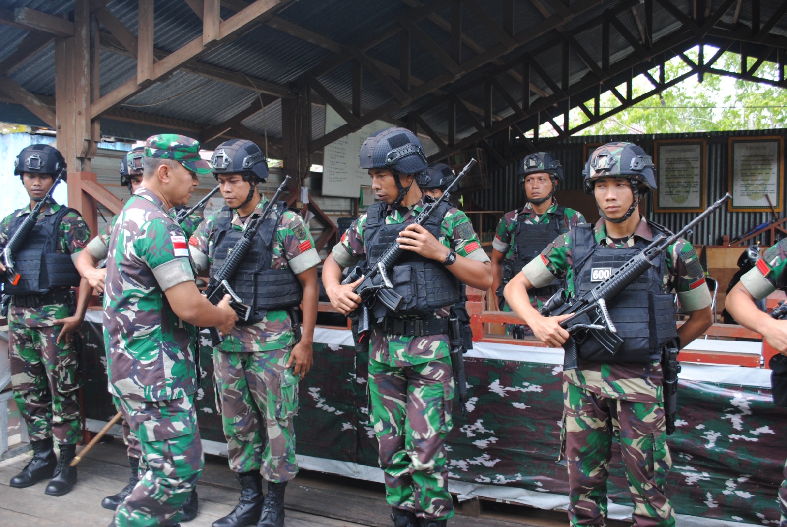 Hadapi Perkembangan Situasi Brigjen TNI Agus Widodo Cek Kesiapan Satgas Yonif 600 di Asmat