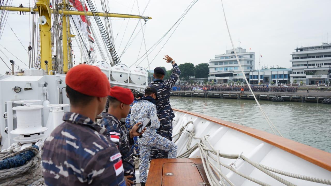 Keberangkatan KRI Bima Suci Arungi Tiga Benua