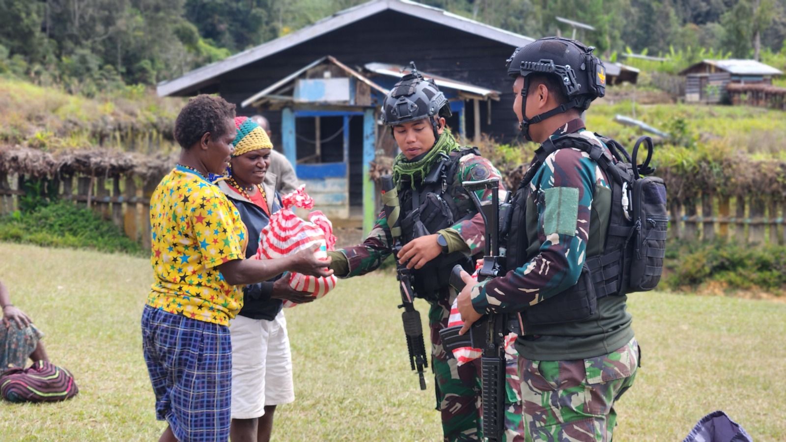 Satgas YPR 330/Tri Dharma gelar “STUNTING PATROL” di Intan Jaya