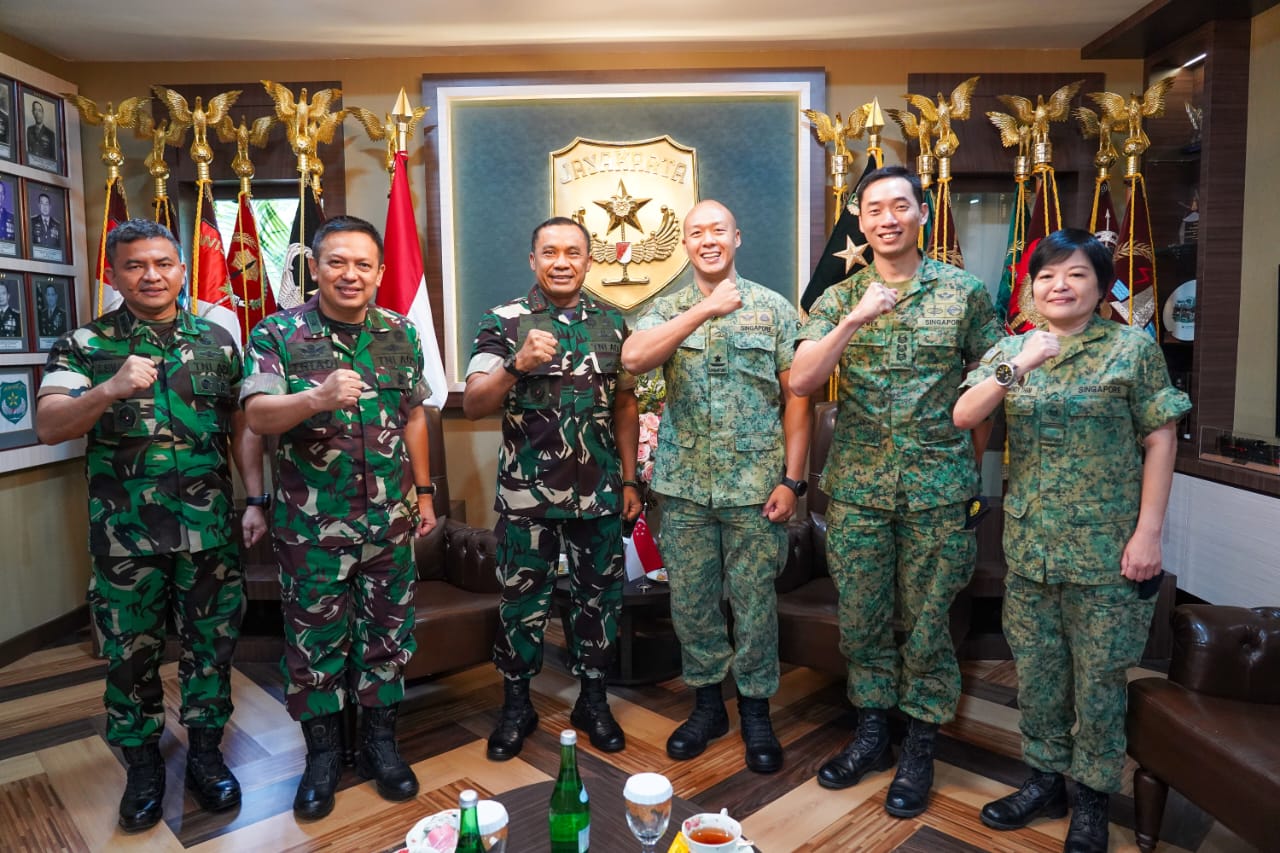 Panglima Divisi 3 Singapura Army Force (SAF) Sambangi Kodam Jaya