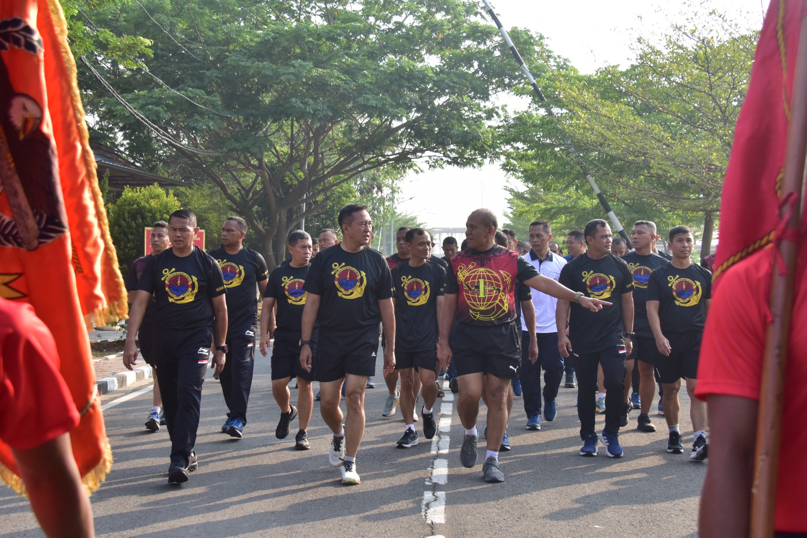 Dankormar olah raga bersama dengan Prajurit dan PNS Pasmar 1