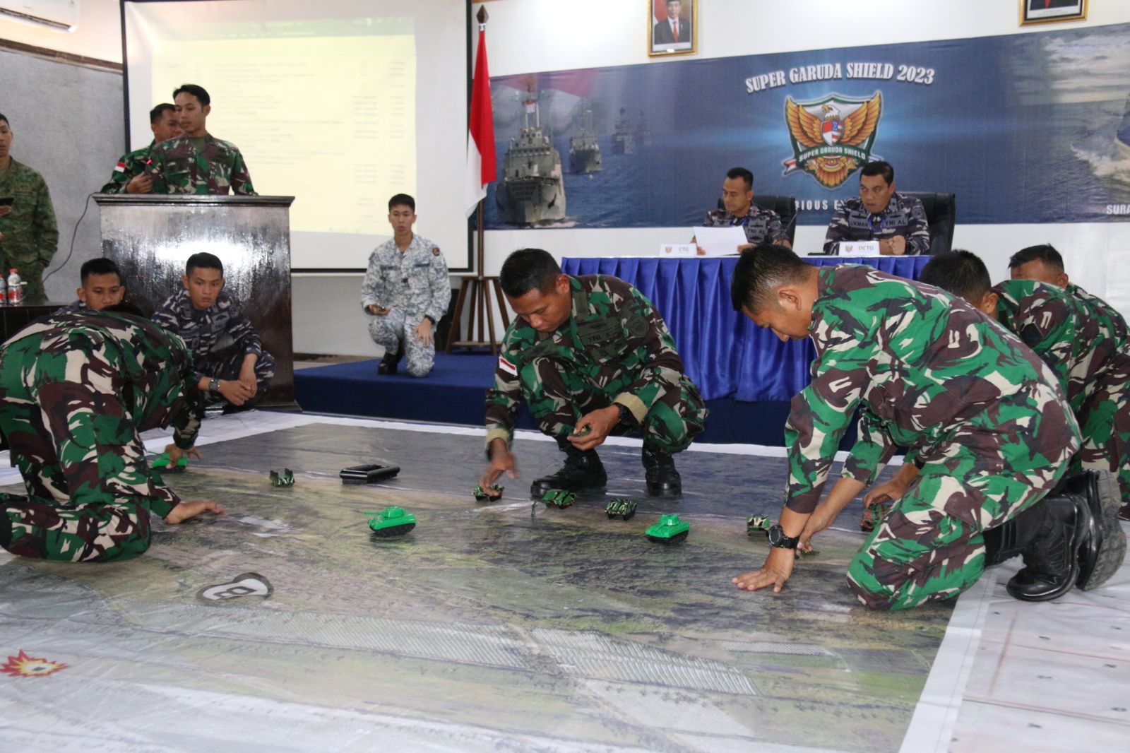 Jelang Operasi Amfibi Korps Marinir Laksanakan Tactical Floor Game (TFG)