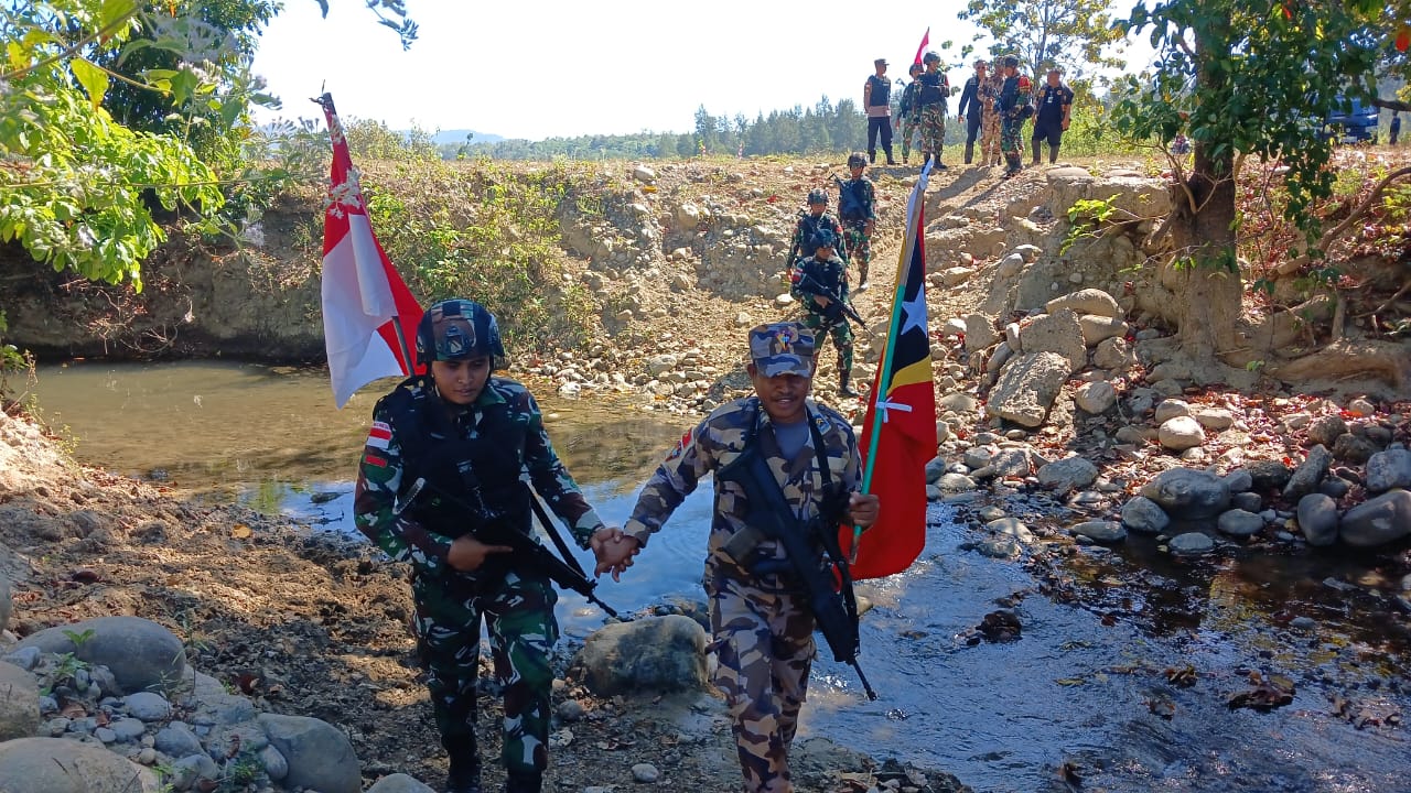 Satgas Yonif 742/SWY Laksanakan Patroli Gabungan dengan Polri