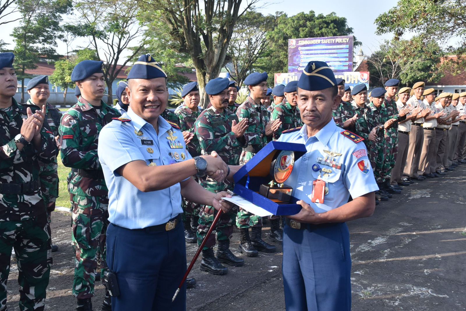 Danlanud Husein Sastranegara Lepas Mayor Lek Oo Sobar Bahtiar Purna Tugas