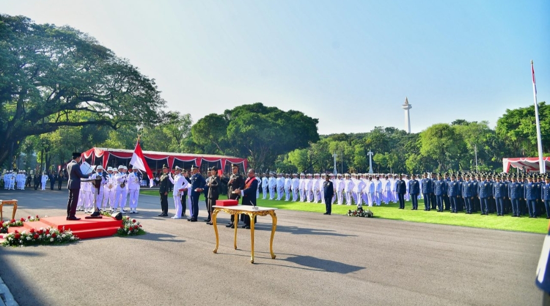 Presiden Jokowi Lantik 906 Perwira Remaja TNI dan Polri dalam Praspa 2024