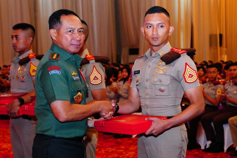 Panglima TNI Beri Ceramah Kepada Capaja TNI-Polri TA 2024